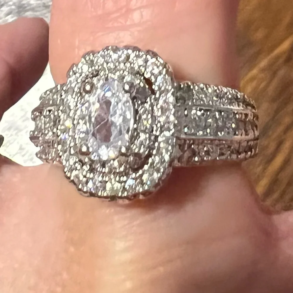 Engagement ring - Picture 4 of 6